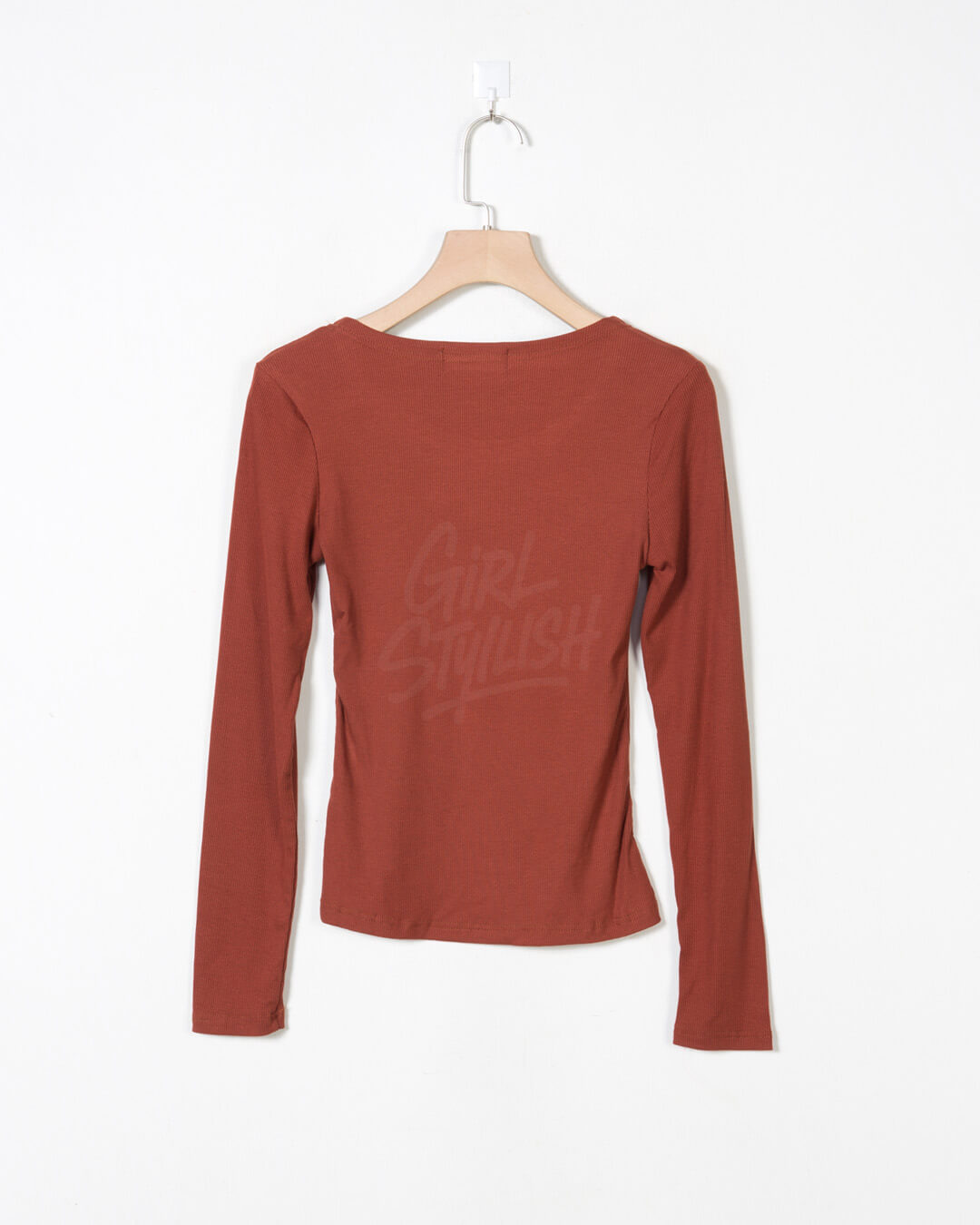 Gothic Lettering Slim-Fit U-Neck Long-Sleeve T-Shirt