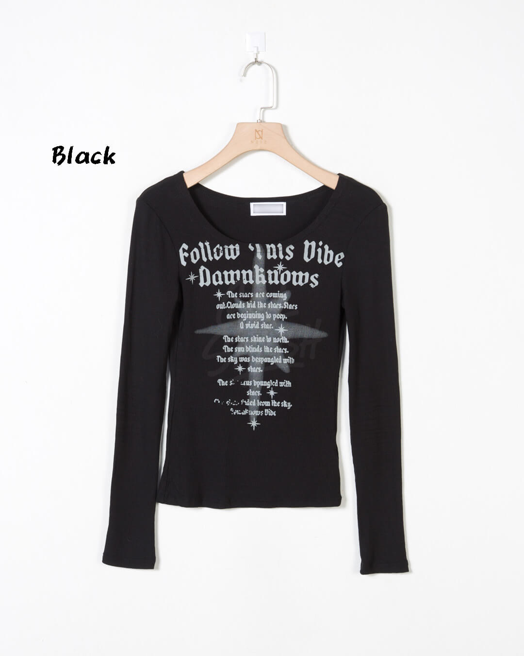 Gothic Lettering Slim-Fit U-Neck Long-Sleeve T-Shirt
