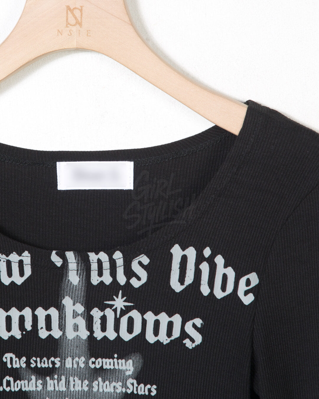 Gothic Lettering Slim-Fit U-Neck Long-Sleeve T-Shirt