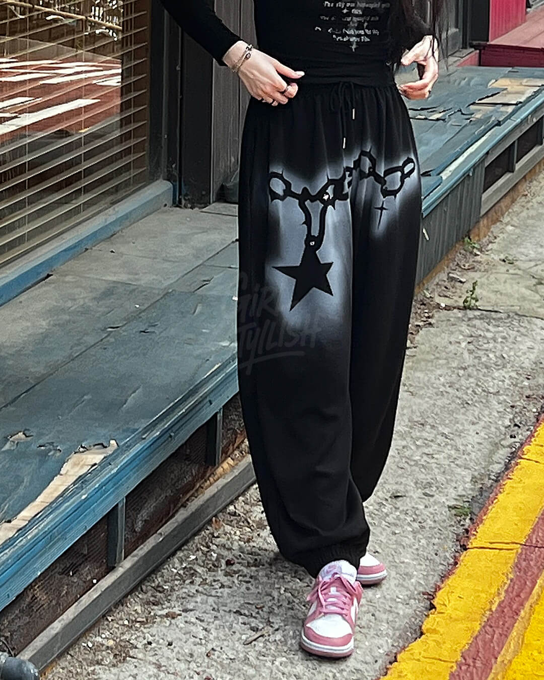 Vintage Chain Graphic Wide-Leg Jogger Pants