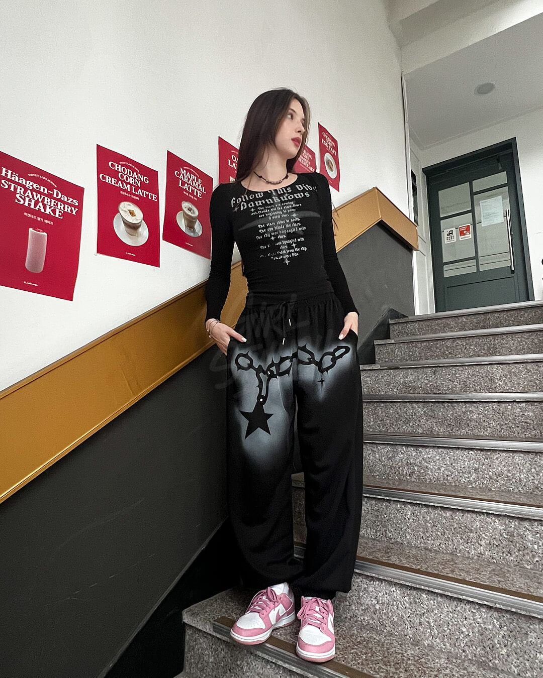 Vintage Chain Graphic Wide-Leg Jogger Pants