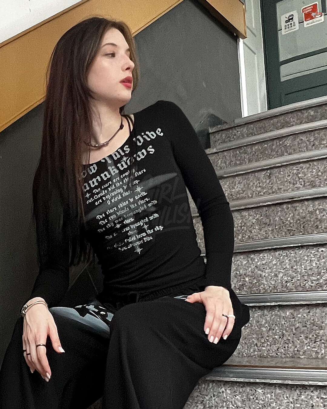Gothic Lettering Slim-Fit U-Neck Long-Sleeve T-Shirt