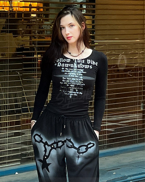 Gothic Lettering Slim-Fit U-Neck Long-Sleeve T-Shirt