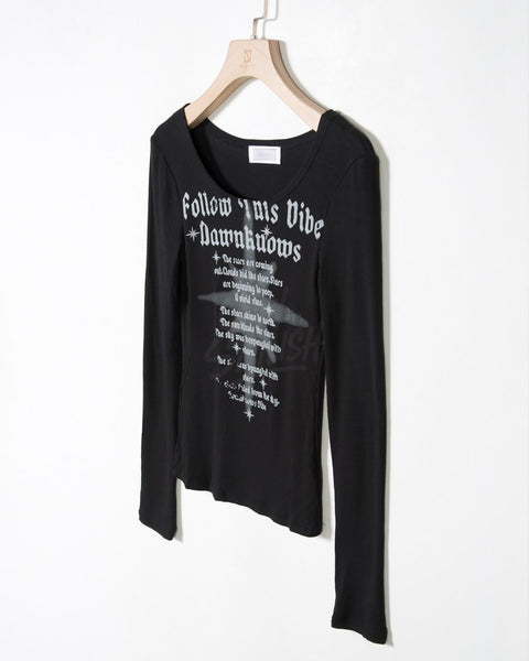 Gothic Lettering Slim-Fit U-Neck Long-Sleeve T-Shirt